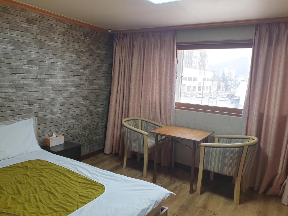 绿色与蓝色汽车旅馆 平昌 外观 照片