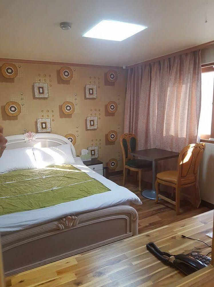 绿色与蓝色汽车旅馆 平昌 外观 照片
