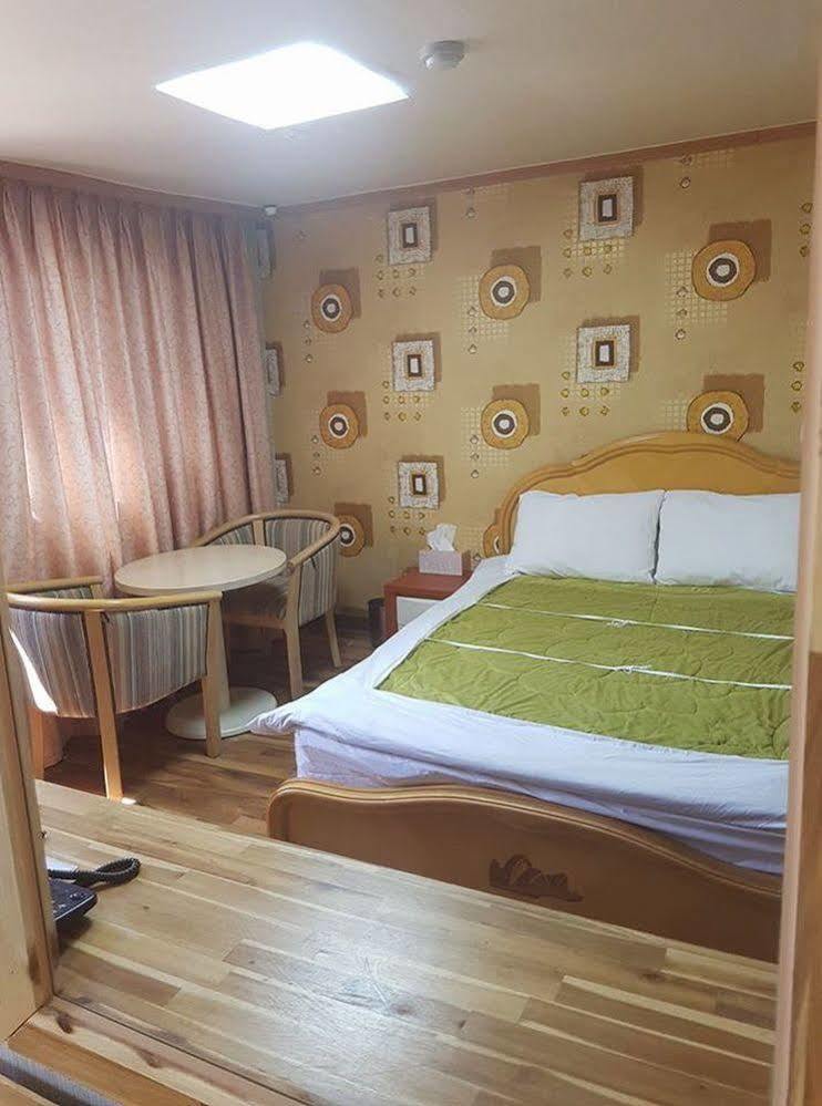绿色与蓝色汽车旅馆 平昌 外观 照片